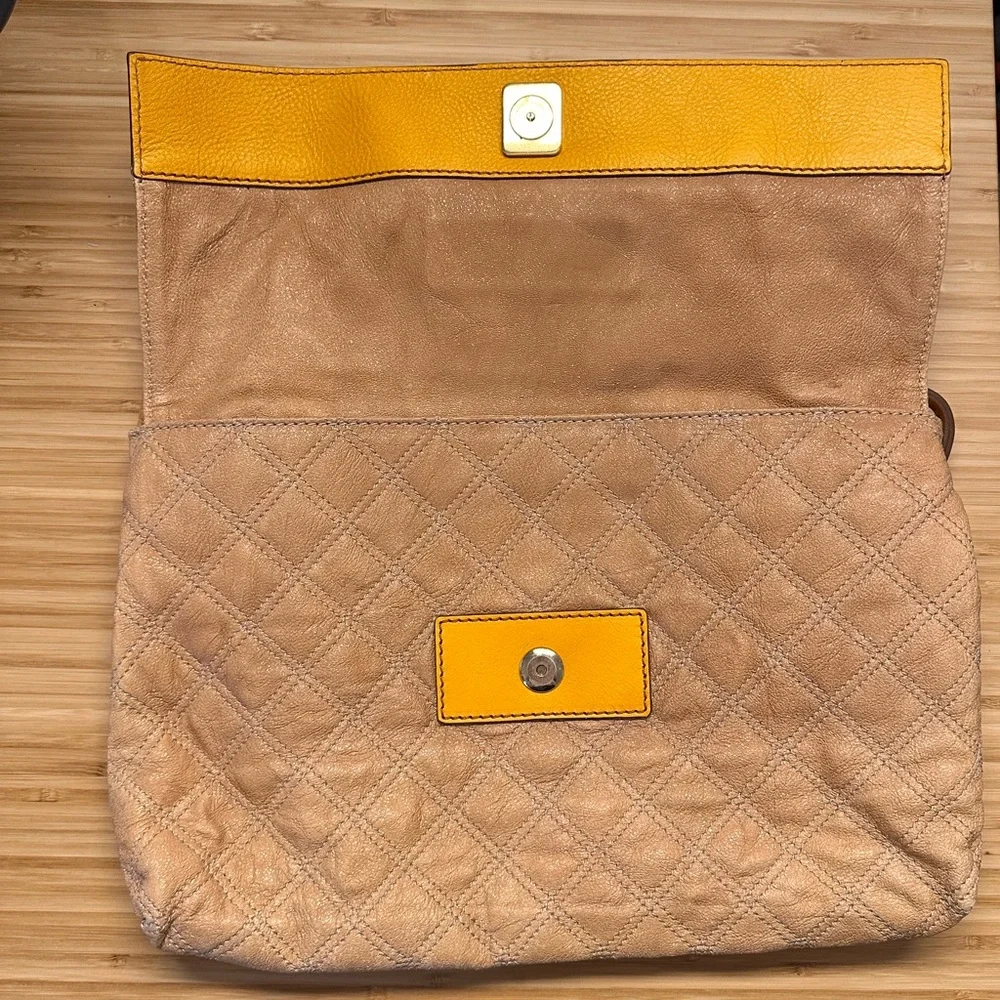 Marc Jacobs tan and gold quilted leather clutch - Picture 4 of 14